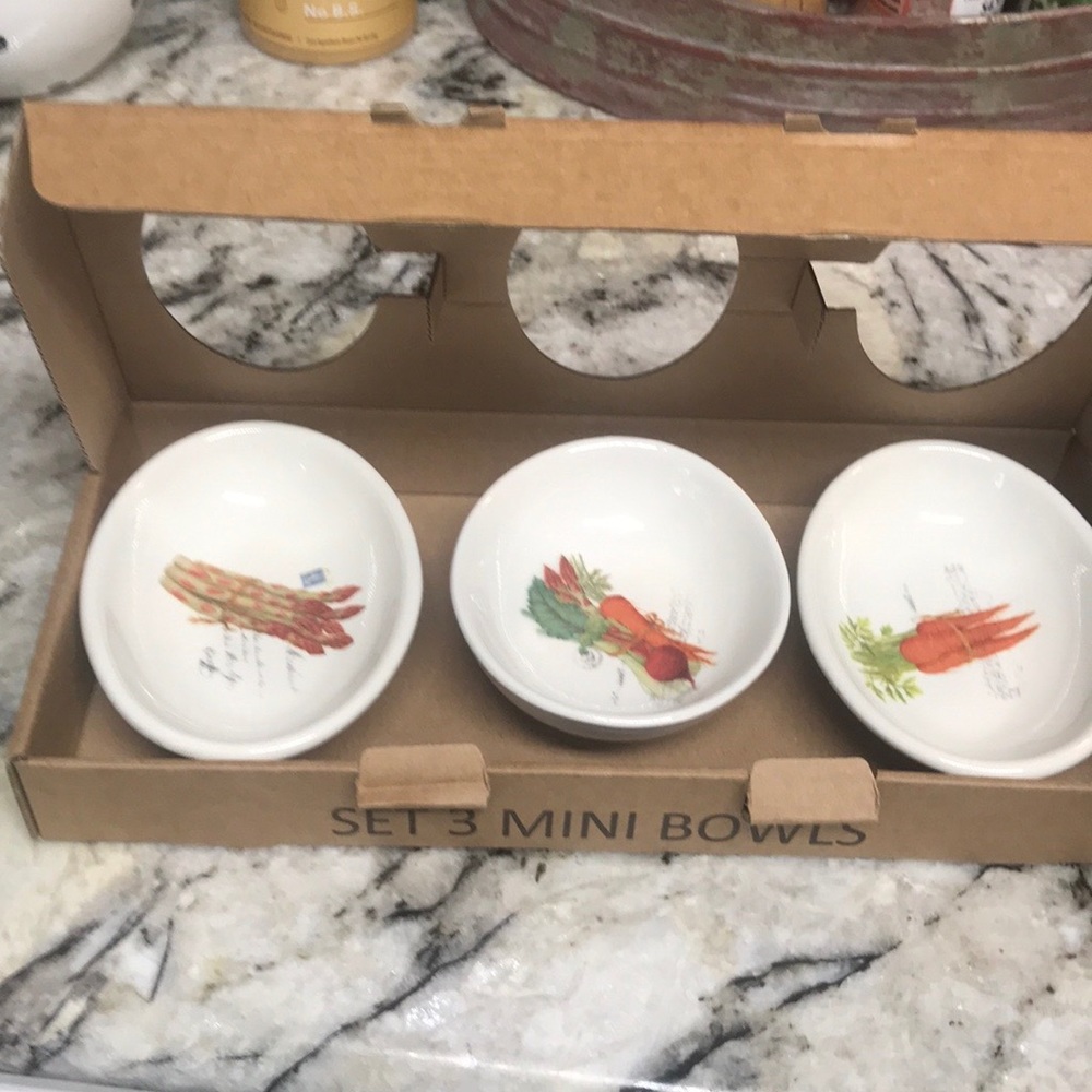 Sweet little condiment bowls!